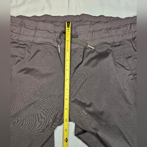 G6. Lululemon Community Pants in Gray - Size 6 - Picture 11 of 11